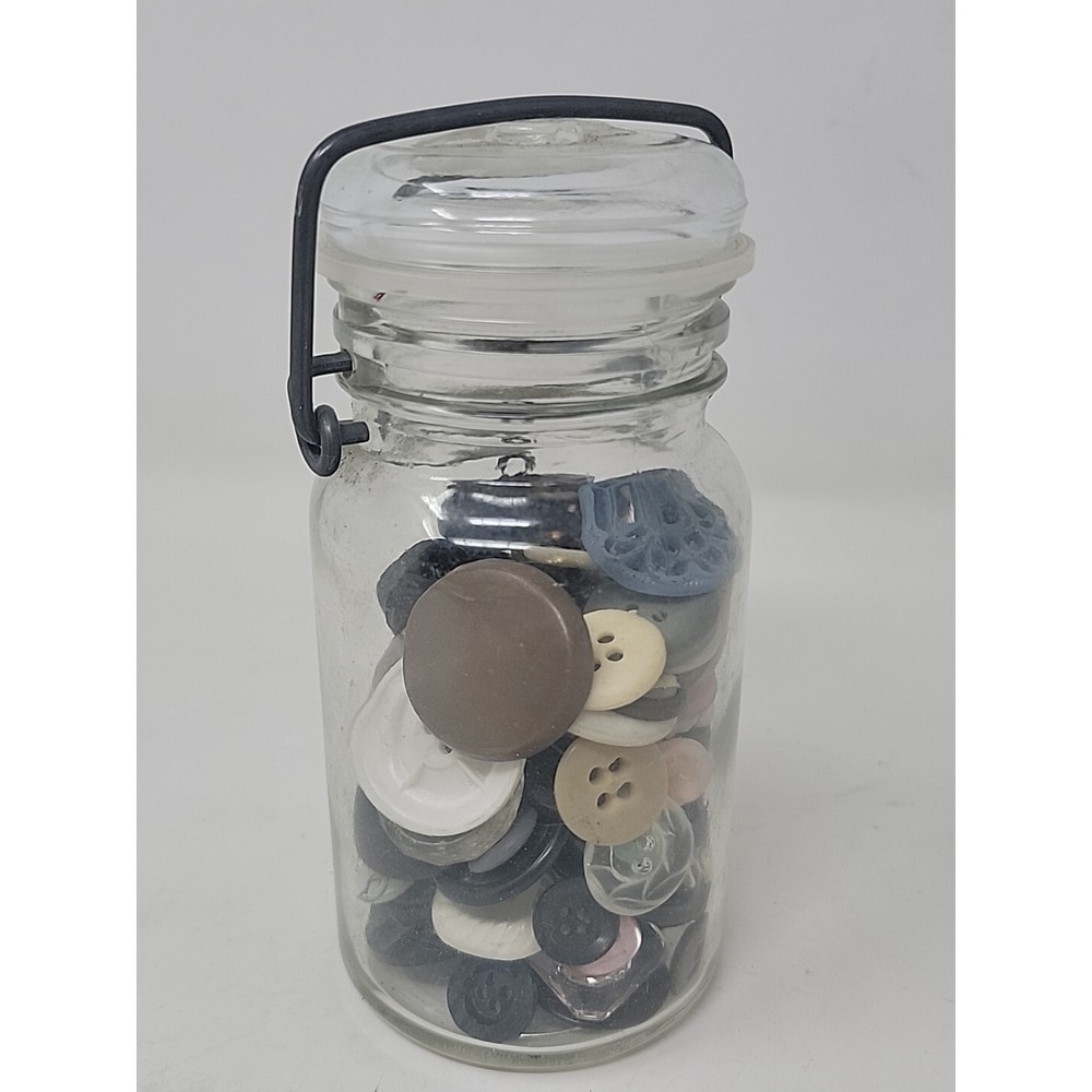 Wheaton 16 Jar Plus Vintage inside Metal Plastic Buttons